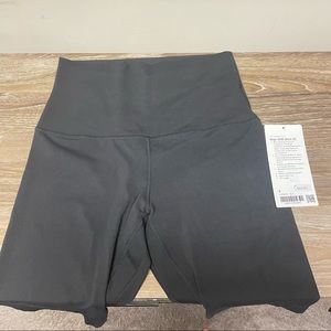 NWT lululemon Align™ Super-High-Rise Short 10"